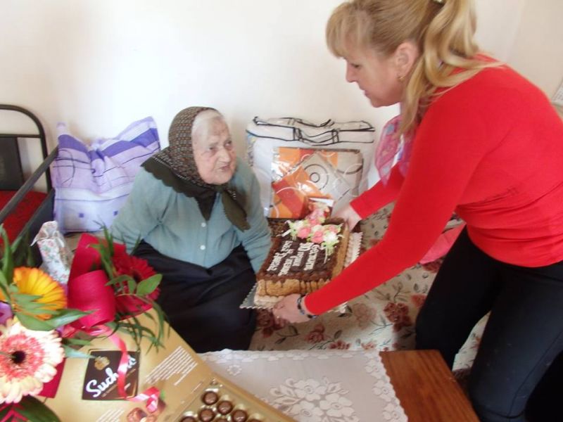 Баба Джена от Карнобатското село Раклица стана на 100 г. - E-Burgas.com