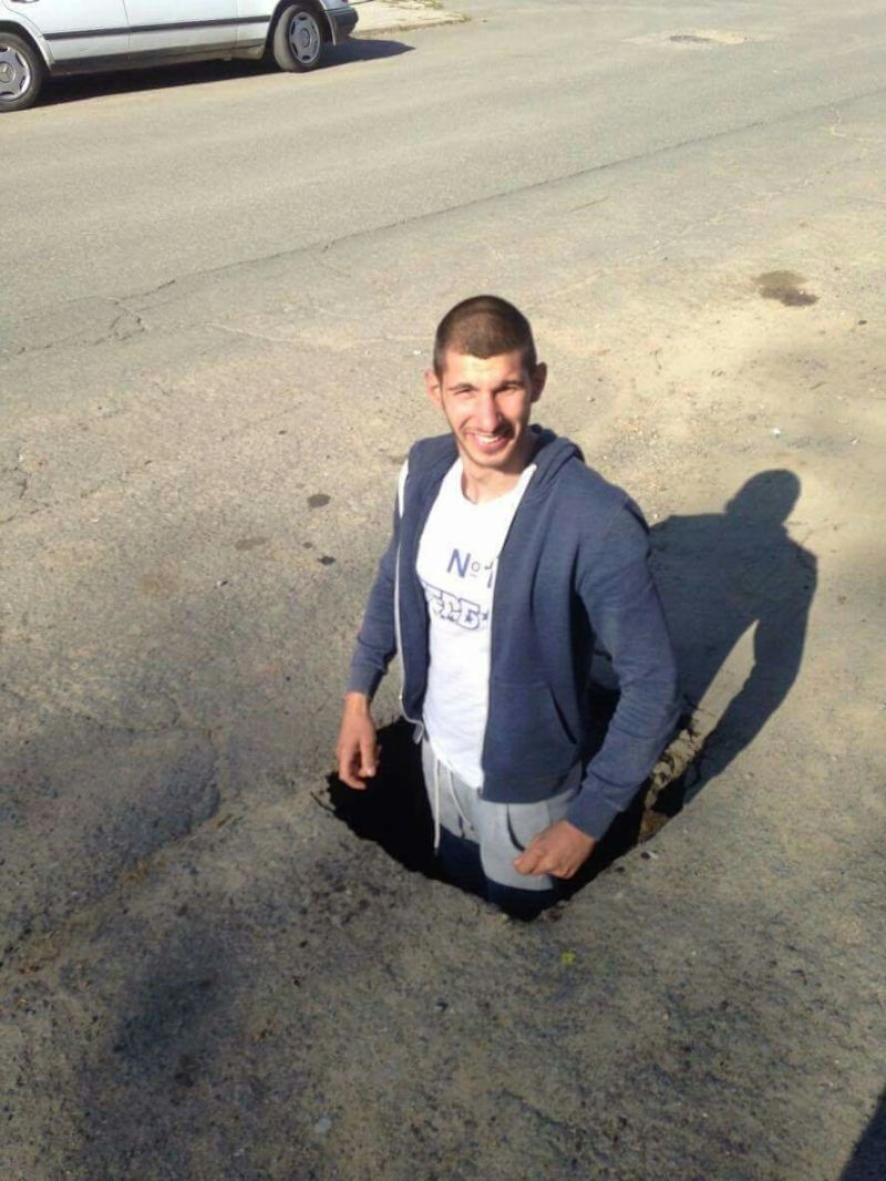 Огромна дупка зее на метри от училище в Созопол (снимки) - E-Burgas.com