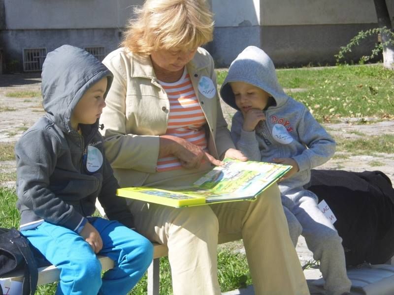 Маратон на четенето в парк ИЗГРЕВ - E-Burgas.com