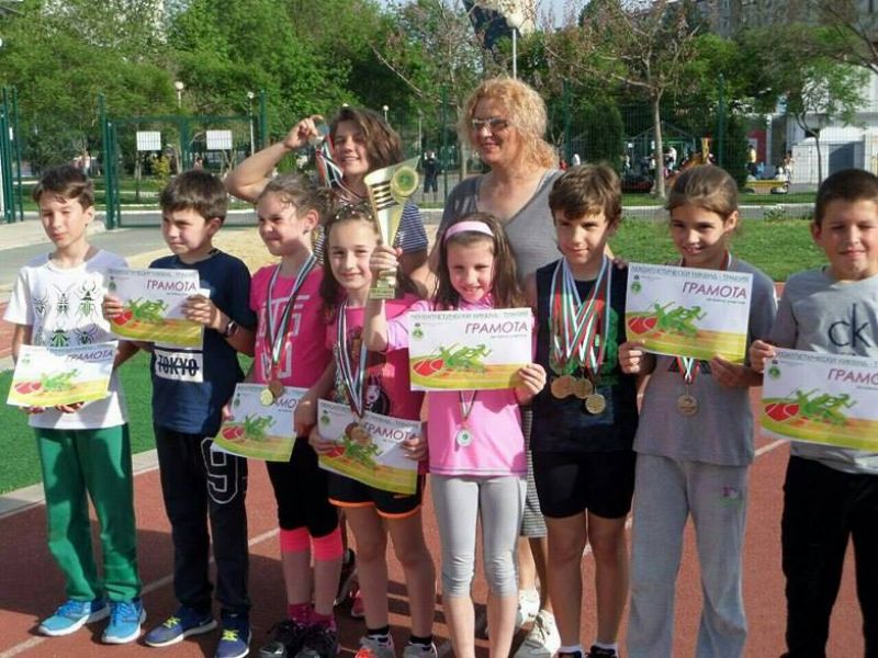Най-малките бургаски лекоатлети обраха медалите на национален турнир - E-Burgas.com