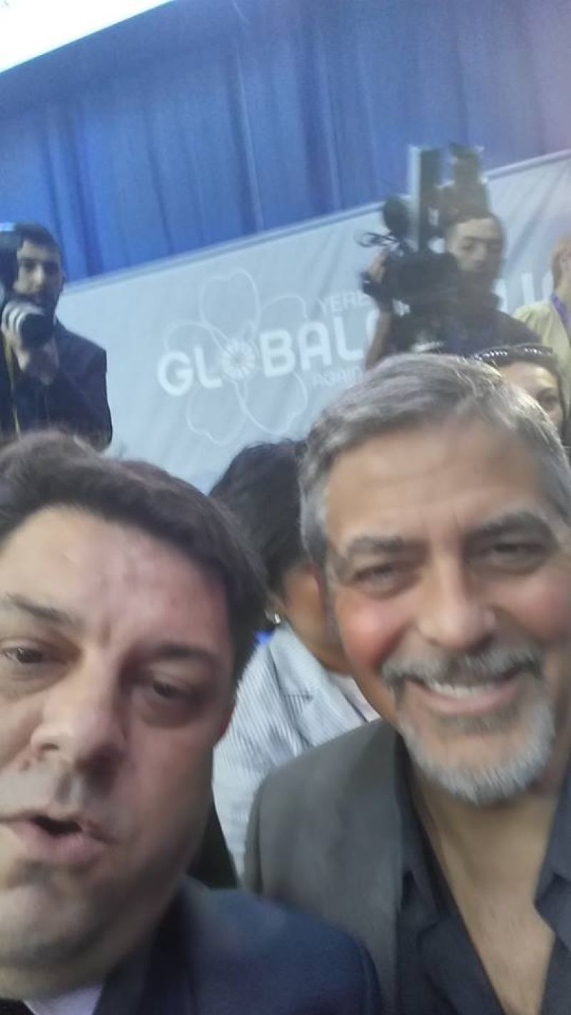 Бургаски депутат щракна селфи с Джордж Клуни  - E-Burgas.com