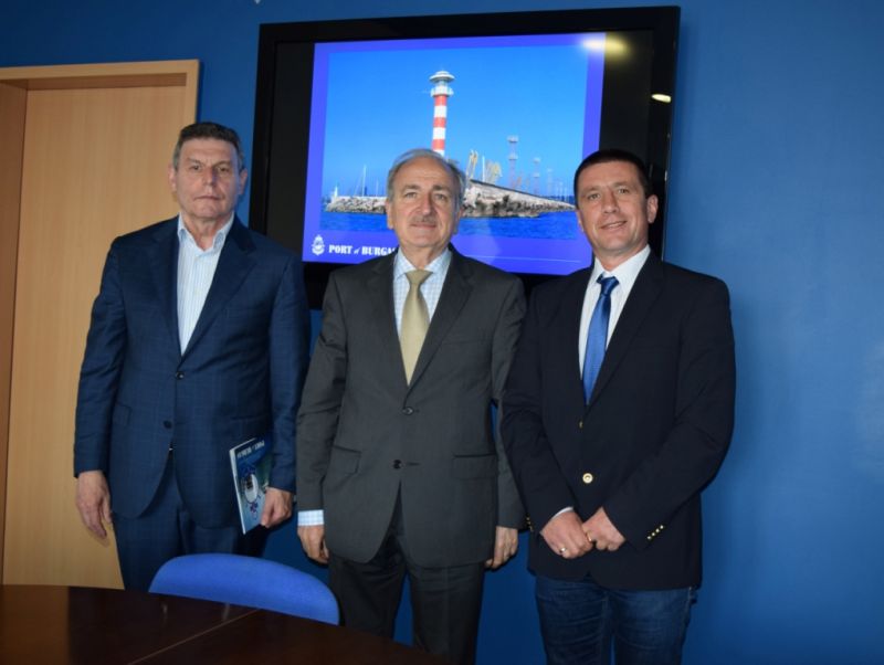 Посланикът на Украйна посети Пристанище Бургас - E-Burgas.com