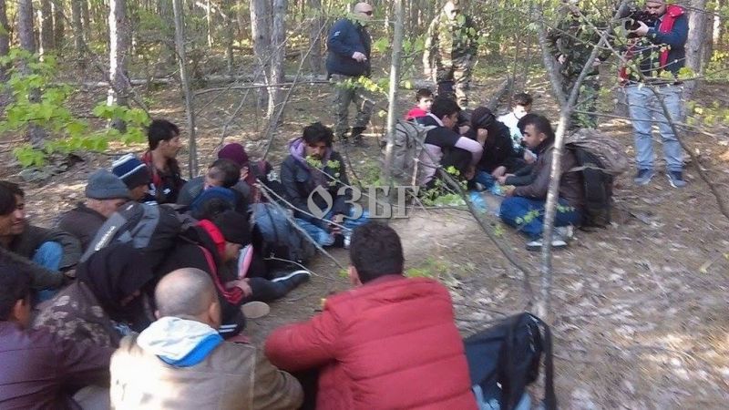 Доброволци от Бургас заловиха мигранти, заедно с екип на Нова телевизия - E-Burgas.com