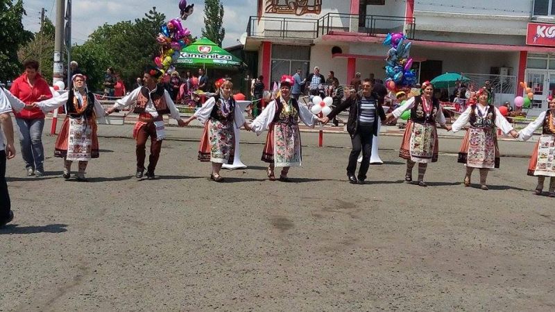 Стотици  празнуваха в карнобатското село Сигмен навръх Гергьовден - E-Burgas.com