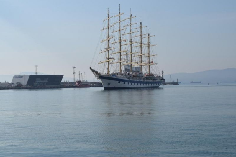 Най-големият и най-уникалният ветроход в света акостира в Пристанище Бургас - E-Burgas.com