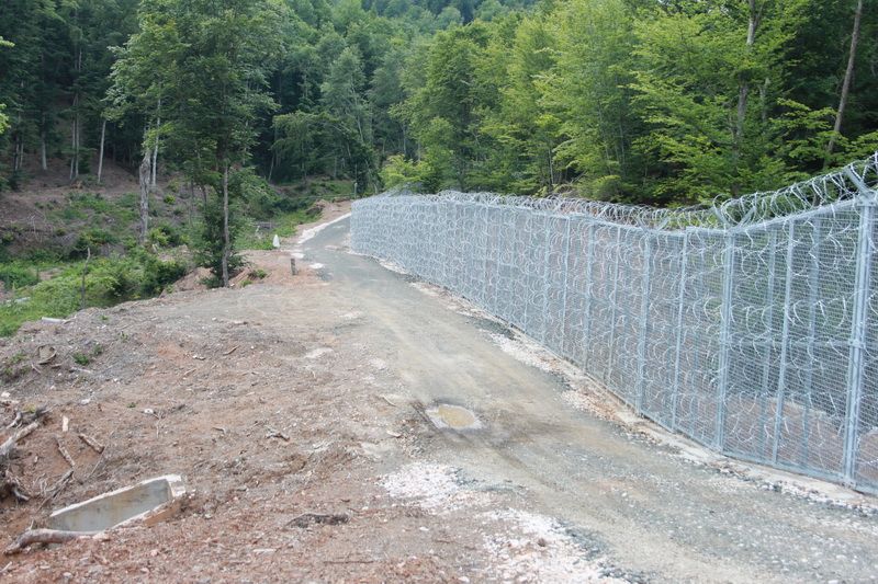 Новите джипки на граничарите били действащи в английската армия, ето я новата ограда (Снимки) - E-Burgas.com
