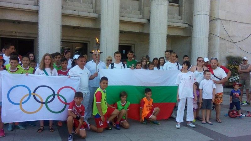 Малките звездички посрещнаха олимпийския огън в Бургас - E-Burgas.com