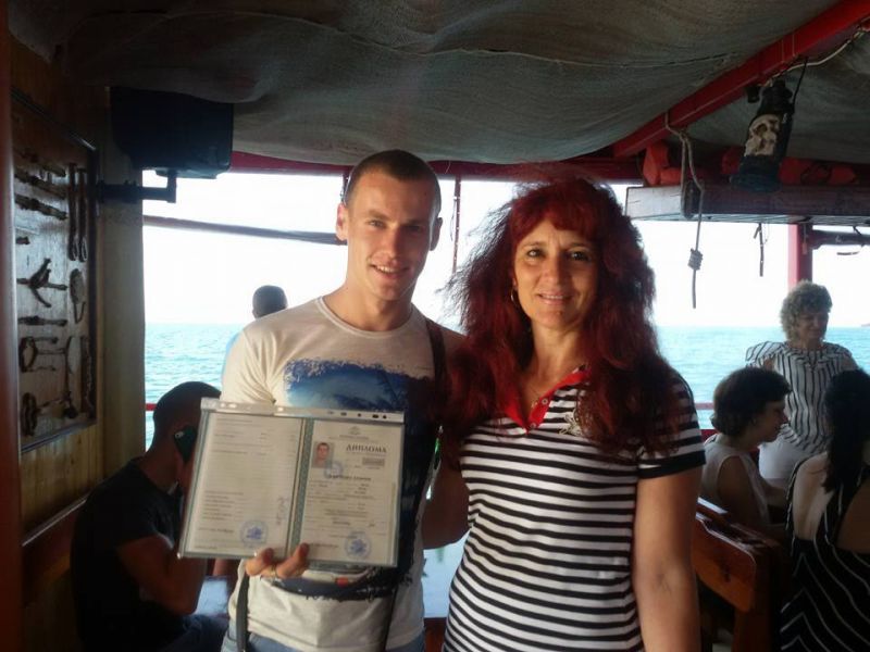 Нестандартно! Зрелостниците от Механотехникума получиха дипломите си в открито море - E-Burgas.com