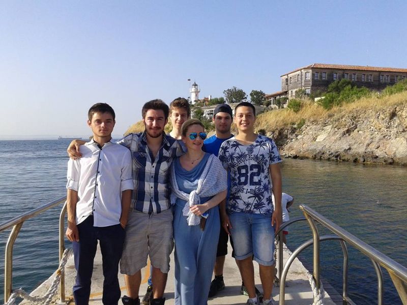 Нестандартно! Зрелостниците от Механотехникума получиха дипломите си в открито море - E-Burgas.com