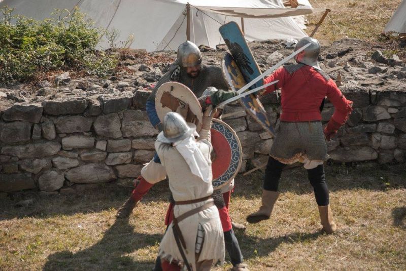 Средновековен лагер разпъват войни от Второто българско царство на 