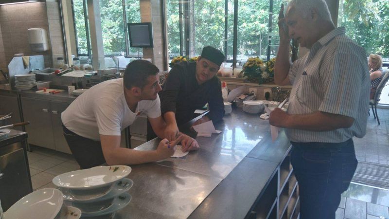 Инспектори начело с министър на проверки по ресторанти в Морската - E-Burgas.com