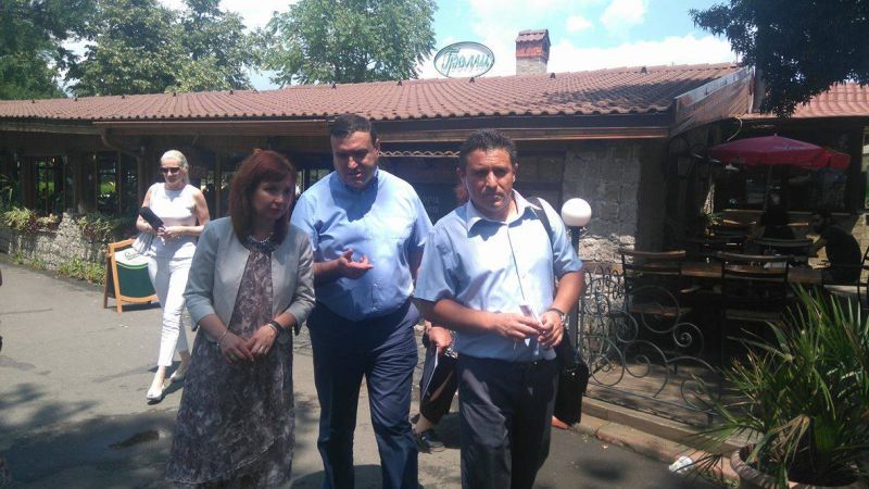 Инспектори начело с министър на проверки по ресторанти в Морската - E-Burgas.com