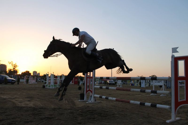 Огромен интерес във вечерта на откриването на Зона конен спорт Купа 2016, гледайте на живо!  - E-Burgas.com