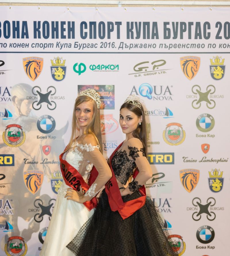 Мис Бургас и Мис Свети Влас наградиха състезателите в Зона конен спорт „Купа Бургас 2016г.“ - E-Burgas.com