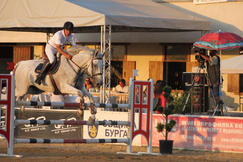 Огромен интерес във вечерта на откриването на Зона конен спорт Купа 2016, гледайте на живо!  - E-Burgas.com