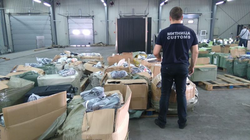 Цял контейнер с ментета от Китай спипаха на пристанище Бургас (снимки)  - E-Burgas.com
