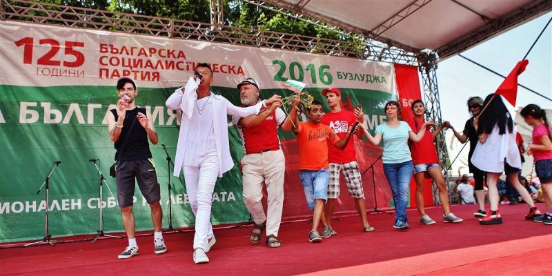 Георги Христов танцува хоро на Бузлуджа, 60 000 пяха с него - E-Burgas.com