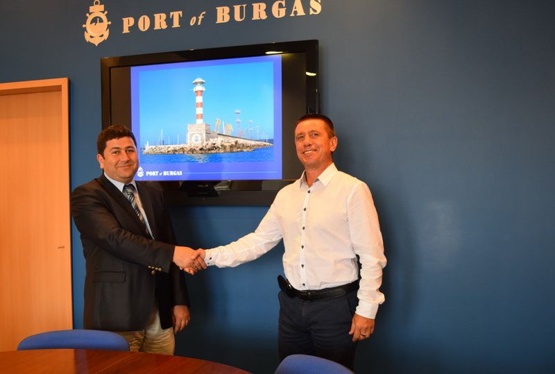 Турският търговски аташе Баръш Йеничери посети Пристанище Бургас  - E-Burgas.com