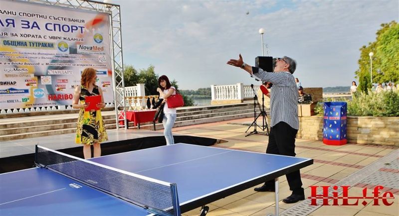 Хайго игра тенис с инвалиди, раздава им купи и медали - E-Burgas.com