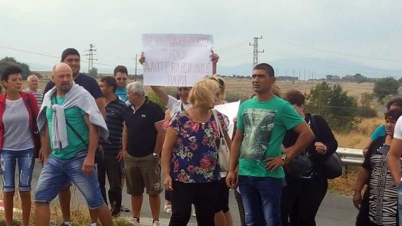 Страшен скандал на протеста на миньорите, плашат директор с окупация пред дома му (Видео) - E-Burgas.com