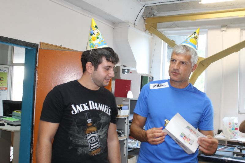 Златко Янков зарадва фен с билети за мачовете от „Шампионска лига“ (Снимки) - E-Burgas.com