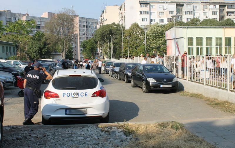 Транспортен хаос около училищата, родителите не послушаха кмета (снимки) - E-Burgas.com
