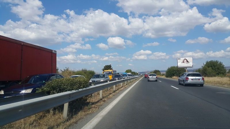 Километрична тапа затруднява влизането в Бургас (Снимки) - E-Burgas.com