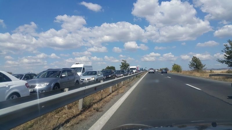 Километрична тапа затруднява влизането в Бургас (Снимки) - E-Burgas.com