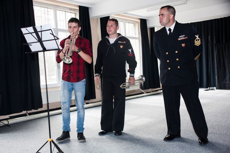 Оркестърът на Военноморските сили на САЩ озвучи Музикалното с класически и съвременни творби  - E-Burgas.com