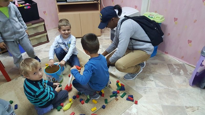 Американски матроси извиха хоро с деца в ДГ „Моряче“ в Бургас (Снимки и Видео) - E-Burgas.com