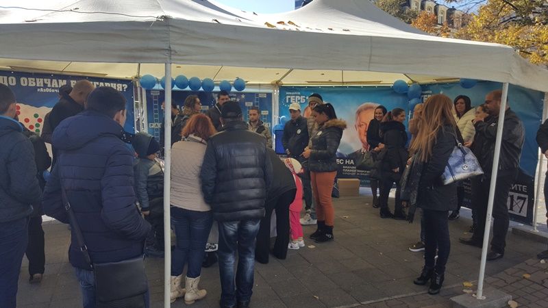 „Защо обичам България“ събира стотици интересни послания в шатрата на ГЕРБ до Часовника (Снимки) - E-Burgas.com