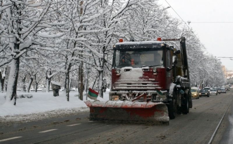 Бургас се озъби на зимата: Борим я с 35 снегорина и над 650 тона луга, сол и пясък - E-Burgas.com