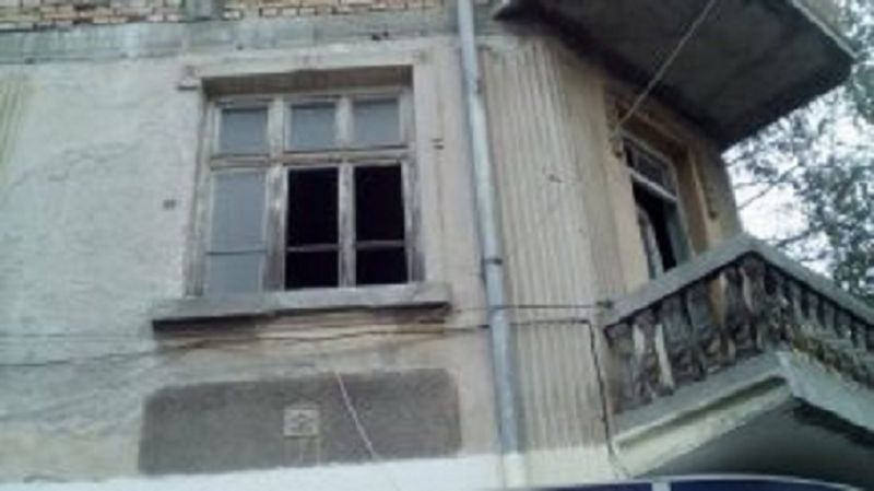 Опасно: Изоставен имот в центъра на Царево се руши  - E-Burgas.com