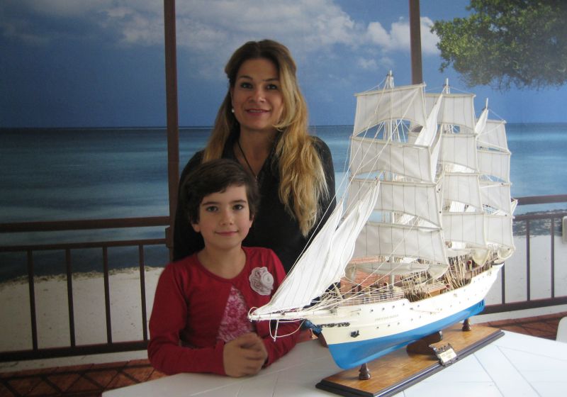 Макети на кораби, участвали в исторически битки, дари холандско семейство на Пристанище Бургас - E-Burgas.com