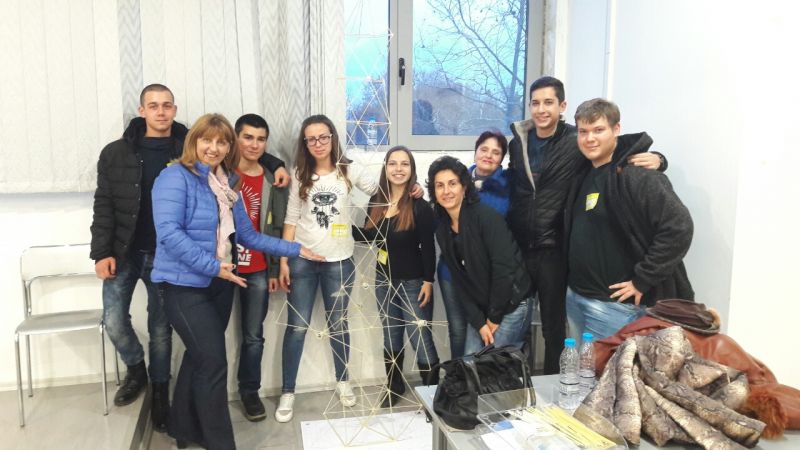 Бургаски ученици наградени за двуметрова кула от спагети - E-Burgas.com