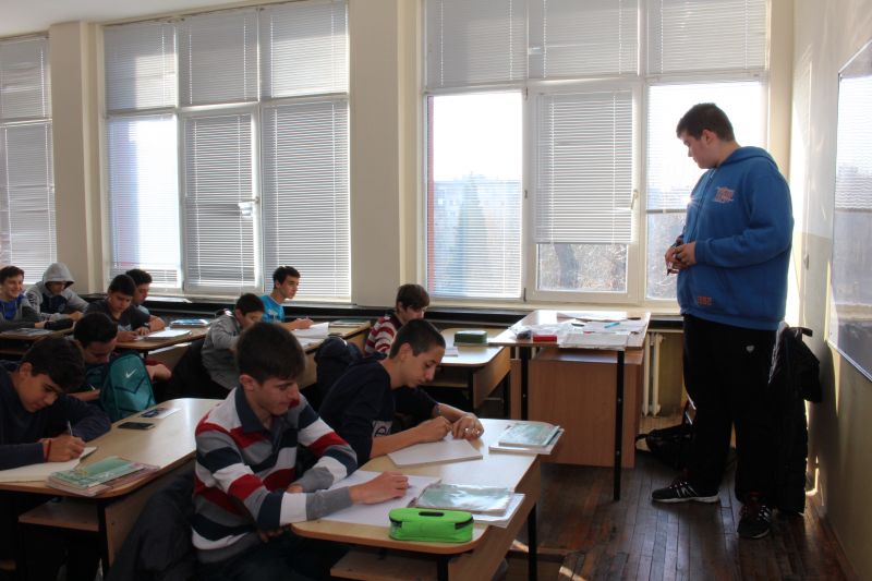 В Строителния: Ученици заместват своите учители - E-Burgas.com