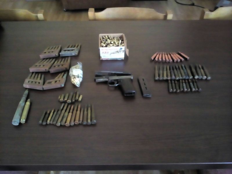 Арестуваха оръжеен майстор от Айтос, държал незаконно боеприпаси (Снимки) - E-Burgas.com