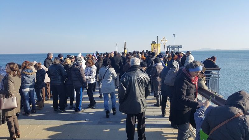 Почетохме паметта на загиналите моряци и рибари, стотици се включиха в литийното шествие (Видео и снимки) - E-Burgas.com