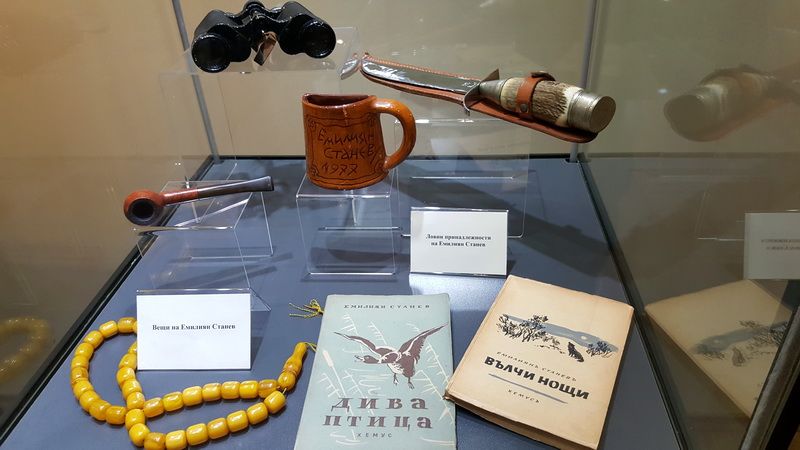 Уникално! Вижте пистолета, с който се е самоубил Пейо Яворов и други вещи на големите български писатели - E-Burgas.com