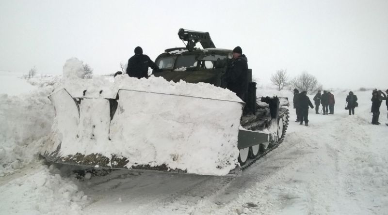 Армията помага за справянето със снега /снимки/ - E-Burgas.com