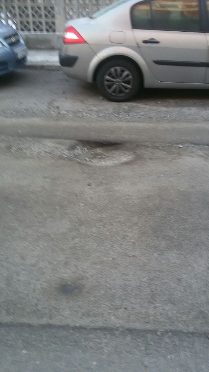 Започнаха да кърпят траповете по бургаските улици, застрахователи също налазиха дупките (Снимки) - E-Burgas.com