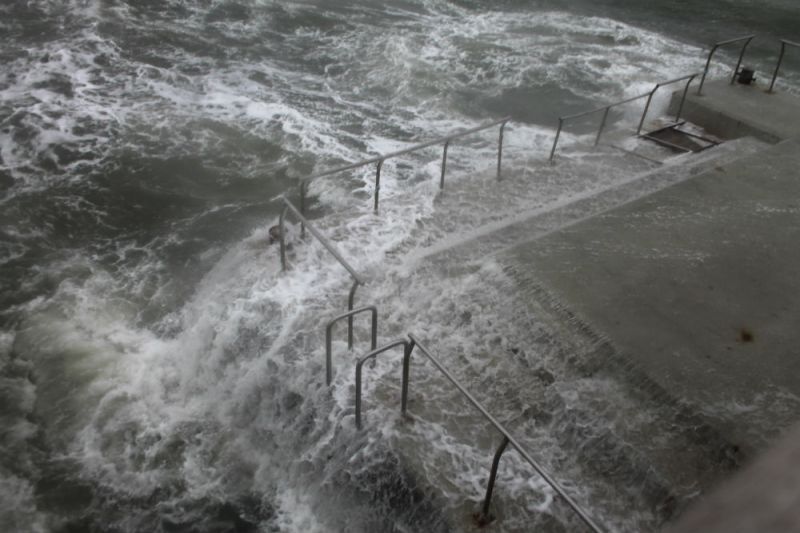 Бурята в Бургас се засилва: Пориви до 20 м/сек в морето  (видео)  - E-Burgas.com