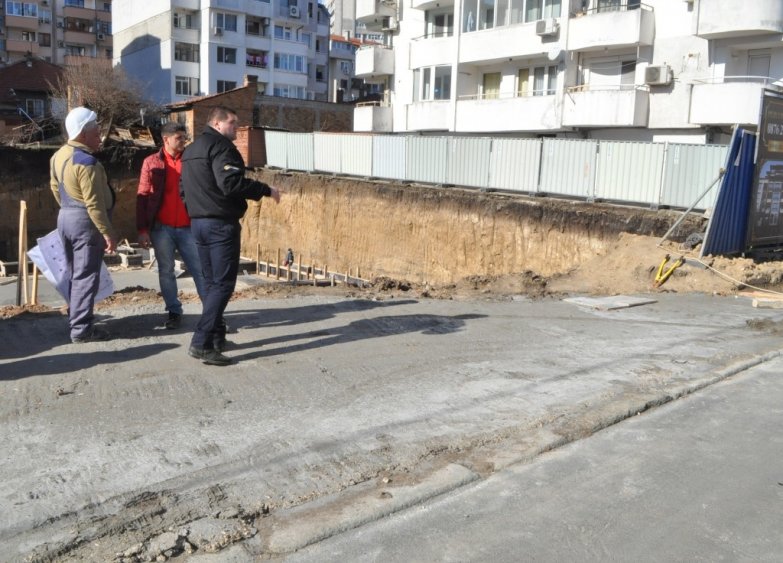 Строители замърсяват улиците в Бургас, общината състави четири акта от шест проверки за ден  - E-Burgas.com