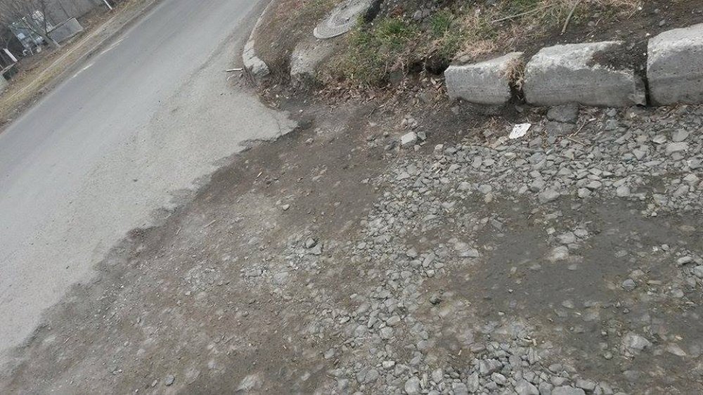 Има ли асфалт в Банево? Общината и хората са на различно мнение (снимки) - E-Burgas.com