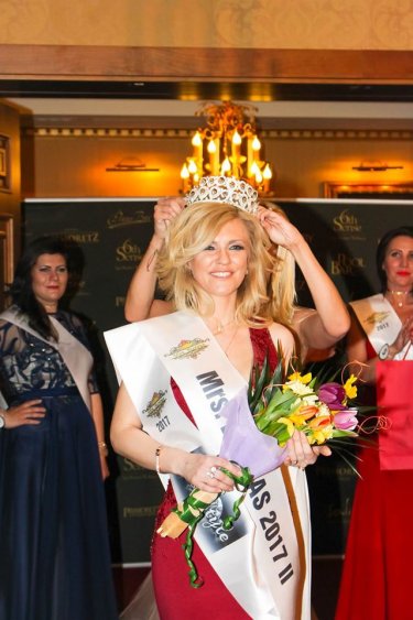 Слънчевата Кристина Стаматова – златокосата дама с нестихващ заряд - E-Burgas.com