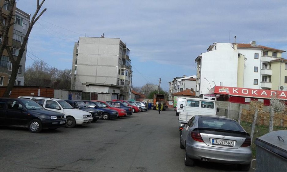 Възмутена айтозлийка алармира: Около контейнерите в града не е почистено! - E-Burgas.com