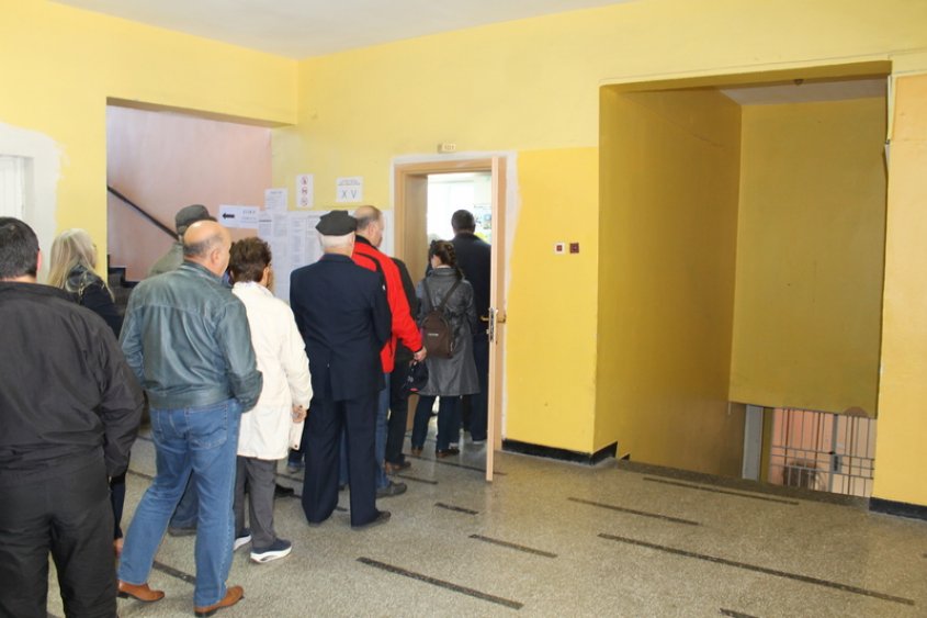 Малко над 50 хил. бургазлии вече гласуваха - E-Burgas.com