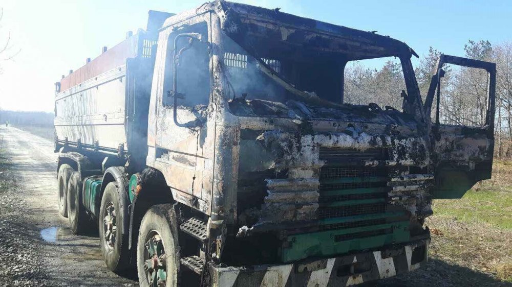 Граничар рискувал живота си, за да спаси мигрантите от горящия камион край Резово (снимки) - E-Burgas.com