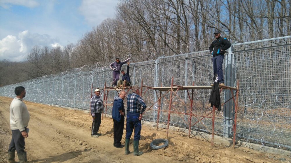 Първо в e-Burgas.com: Подновиха изграждането по оградата на българо-турската граница (Снимки) - E-Burgas.com