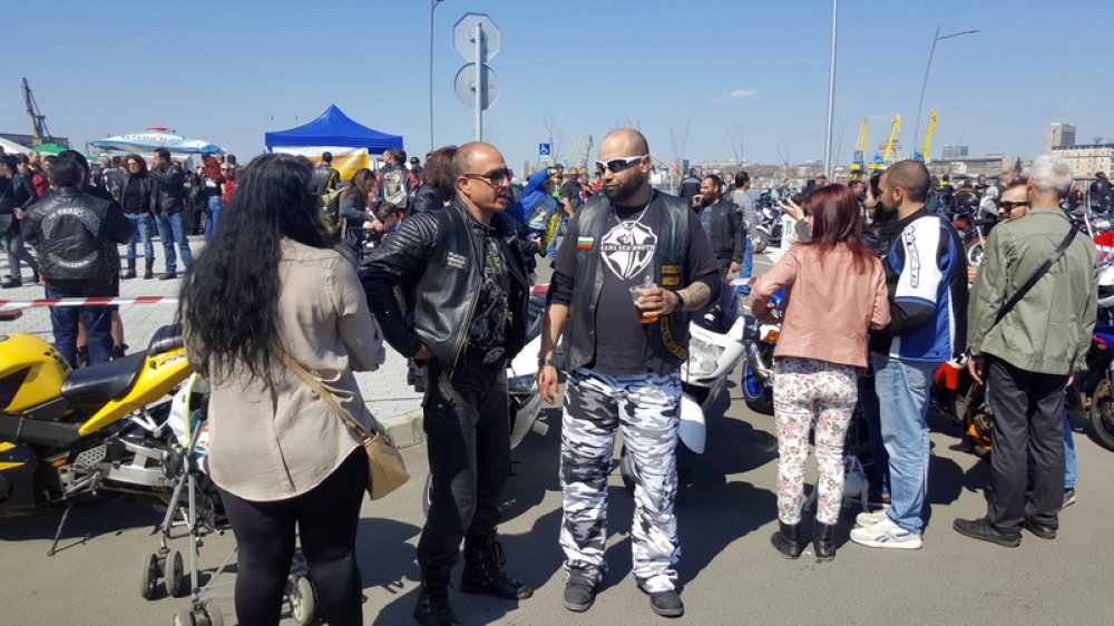 Моторджиите откриха сезона в Бургас, рокери пристигнаха чак от Русия (Снимки) - E-Burgas.com